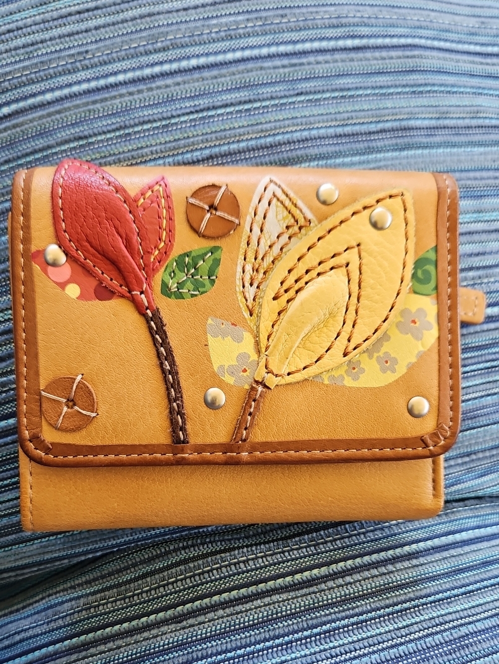 Fossil Wristlet genuine leather with painted leather leaves & studs (Mbc-bl)